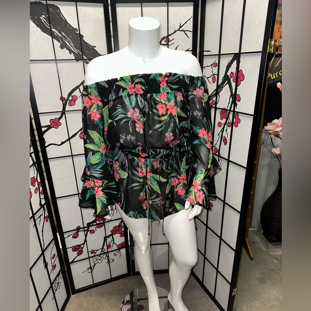 Tropical print off-shoulder top